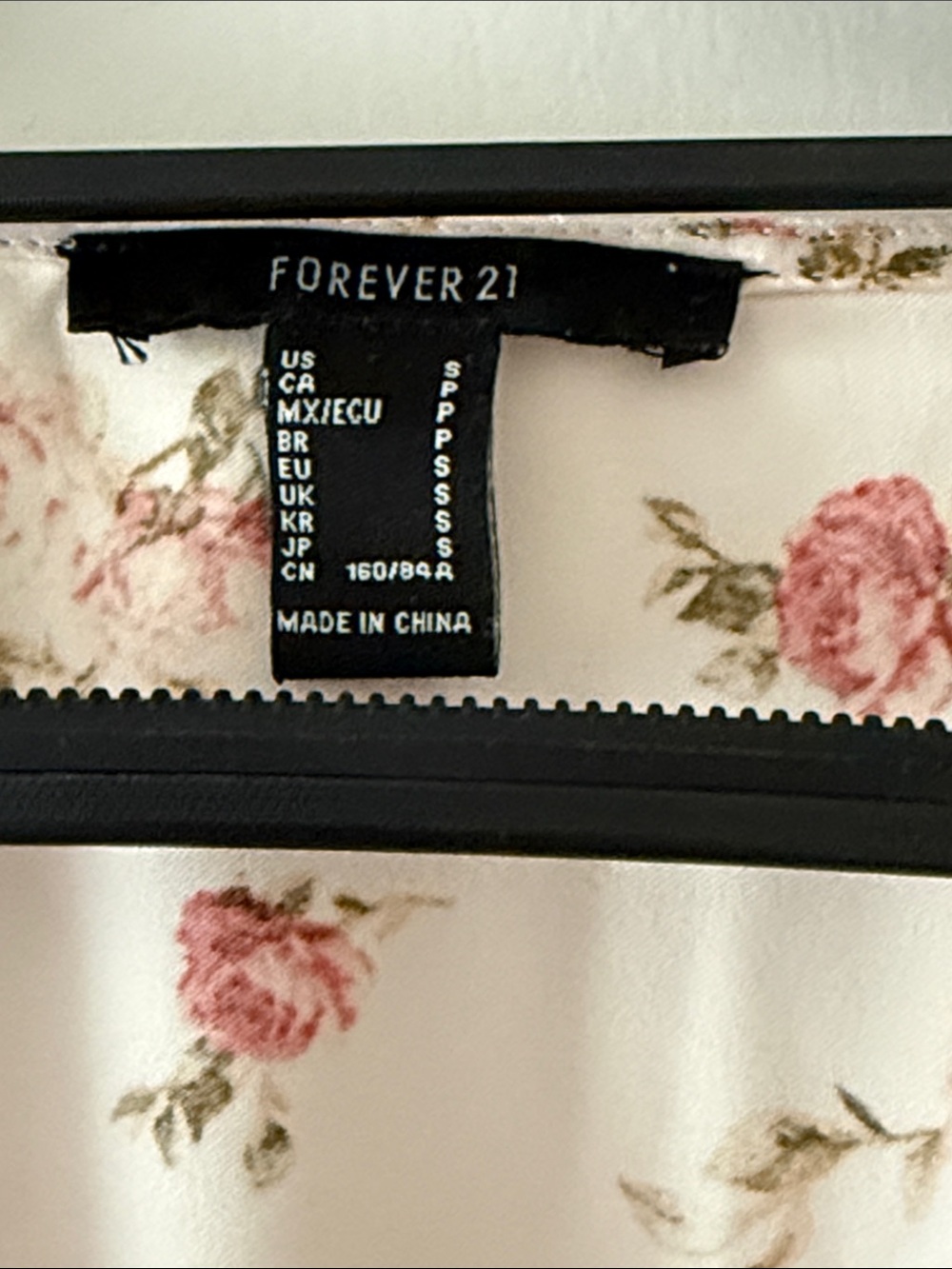 Forever 21 Cream Floral Cropped V-Neck Top - Picture 2 of 3